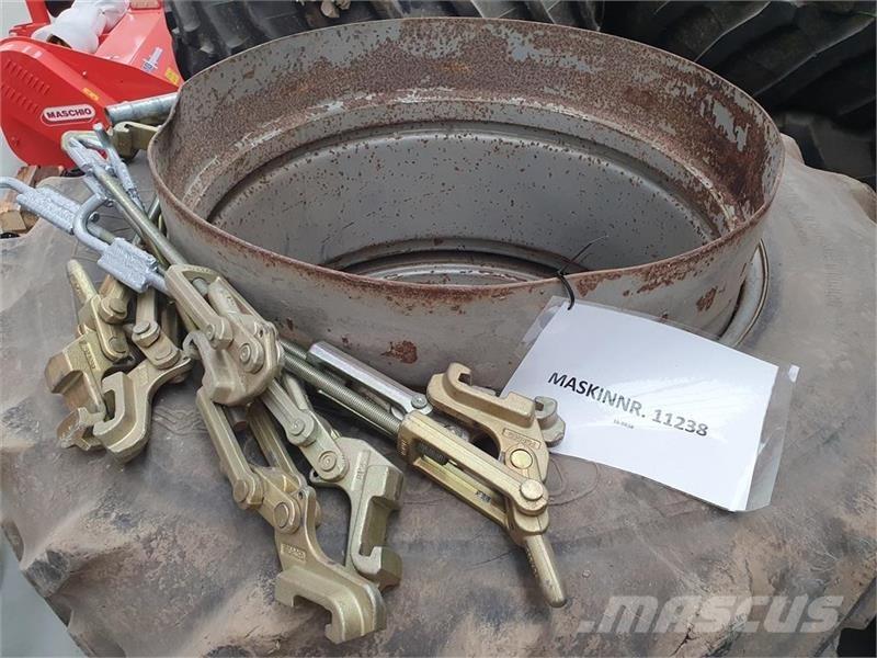  - - - 16.9 R38 Banden, wielen en velgen