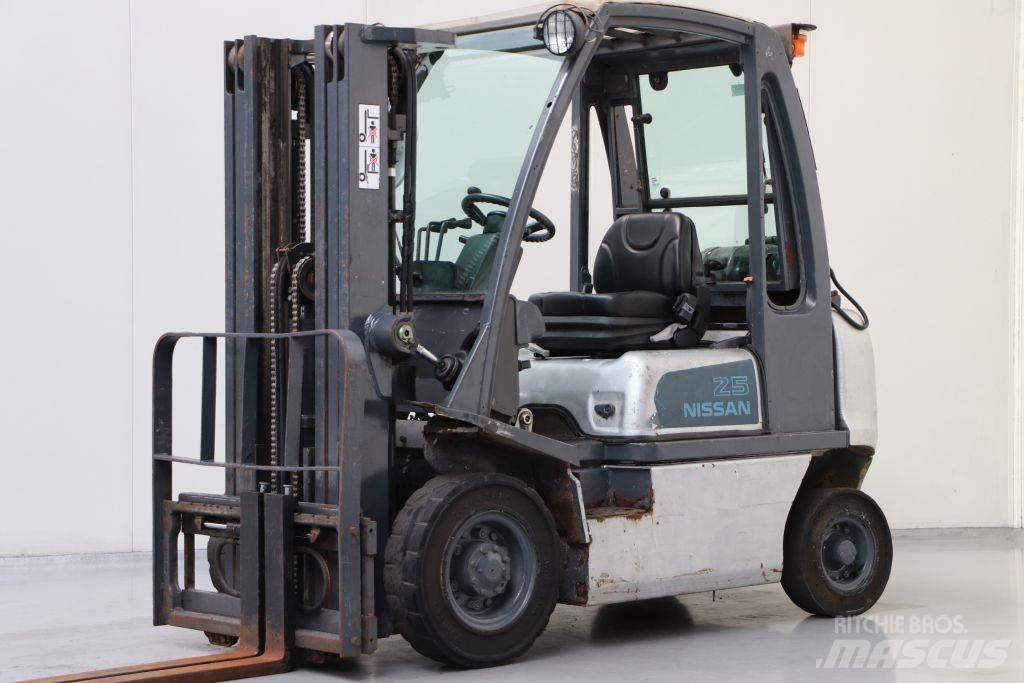 Nissan UD02A25PQ LPG heftrucks