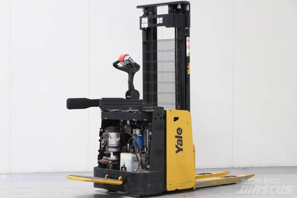 Yale MS12X Stapelaar meeloop