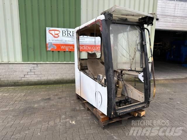 CAT 325 LN Cabine en interieur