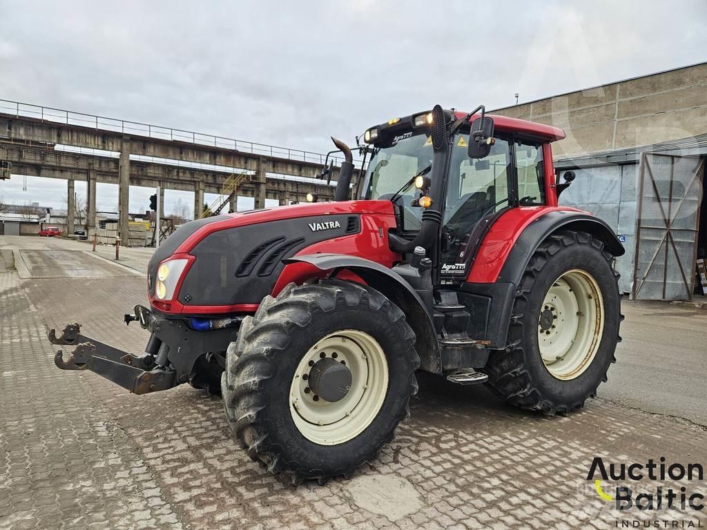 Valtra T213V Tractoren