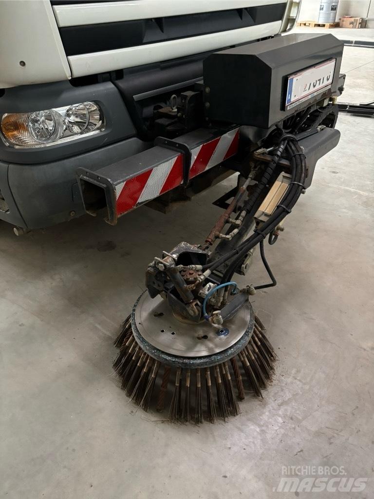 DAF CF 75 Veegmachines