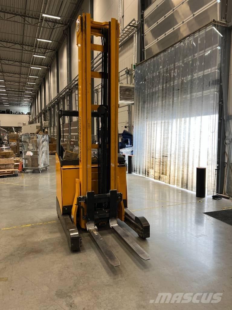 Jungheinrich ETV 214 Reachtruck voor hoog niveau