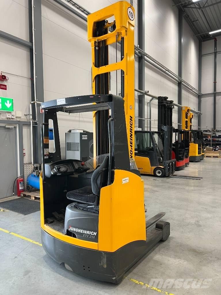 Jungheinrich ETV 214 Reachtruck voor hoog niveau
