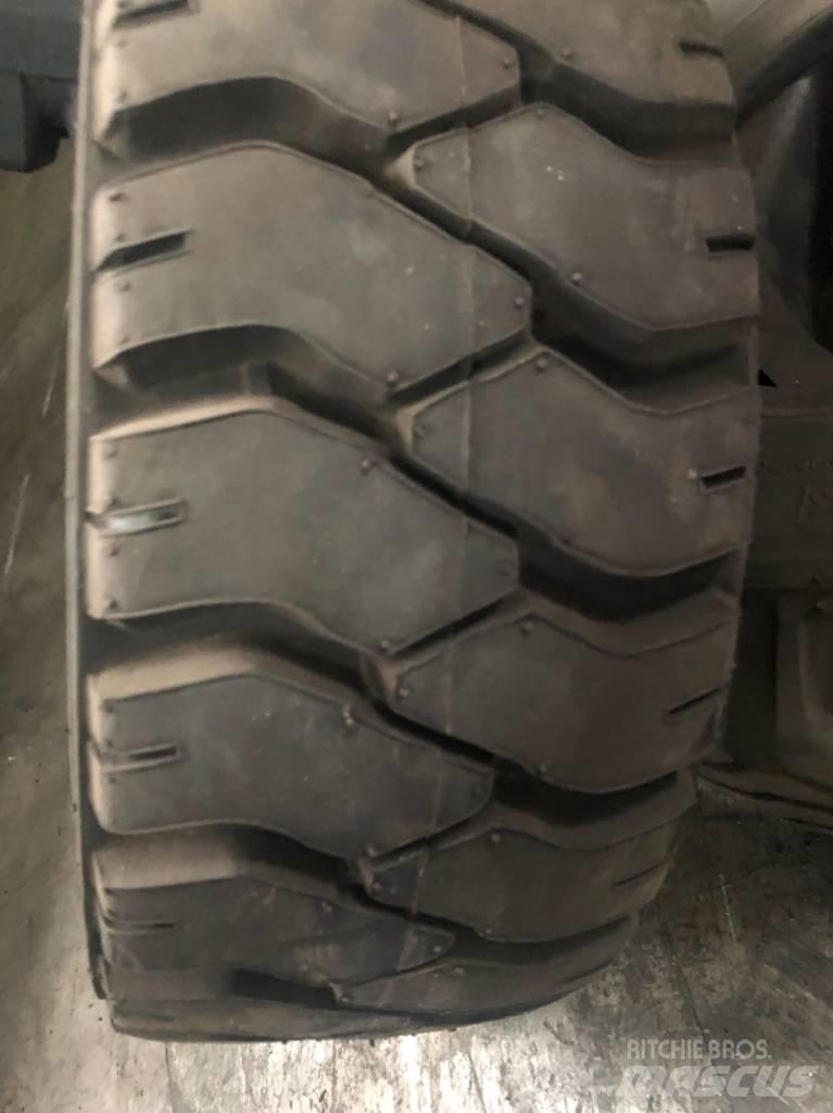 Armour 21x8-9 Banden, wielen en velgen