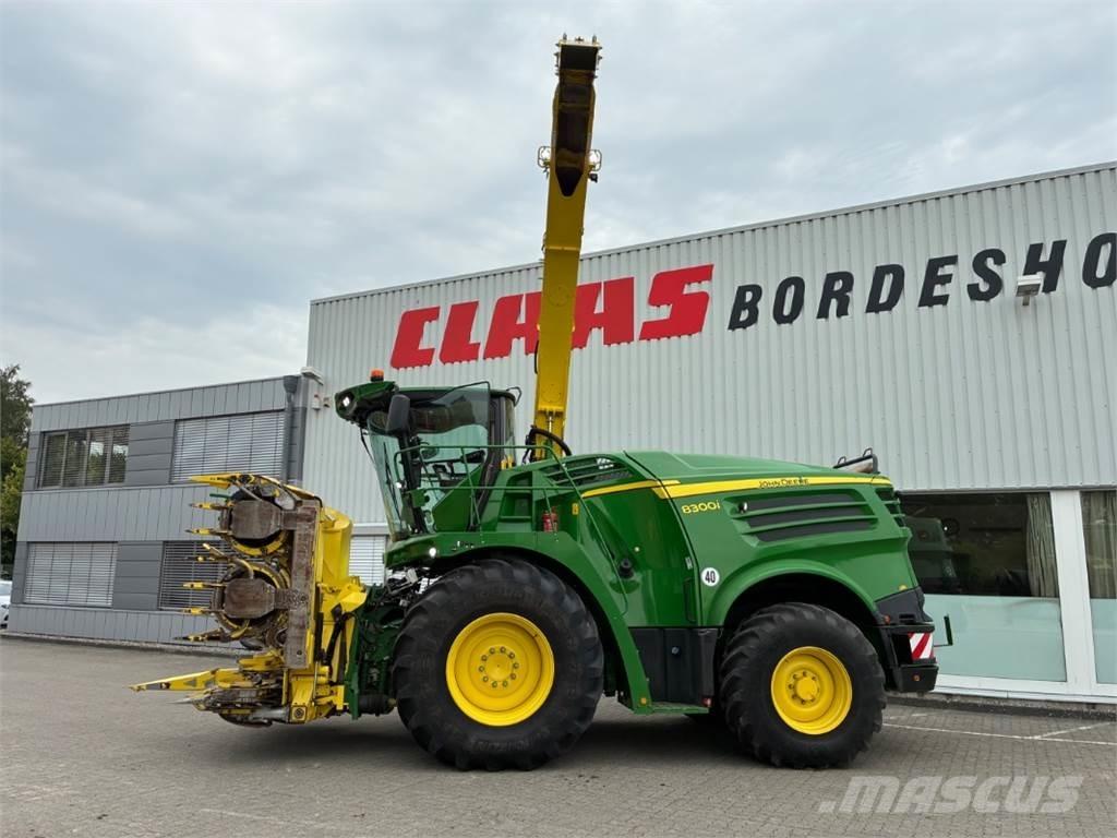 John Deere 8300i Getrokken veldhakselaar