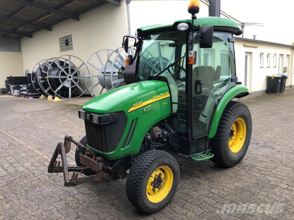 John Deere 3320 Compacttrekkers