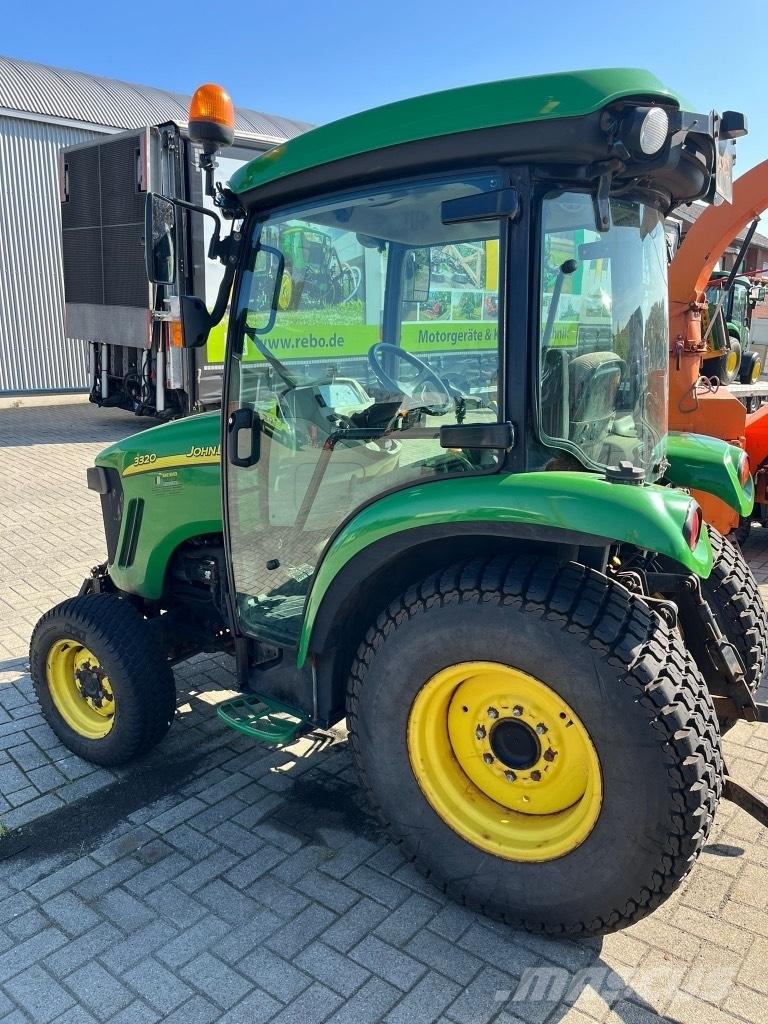 John Deere 3320 Compacttrekkers