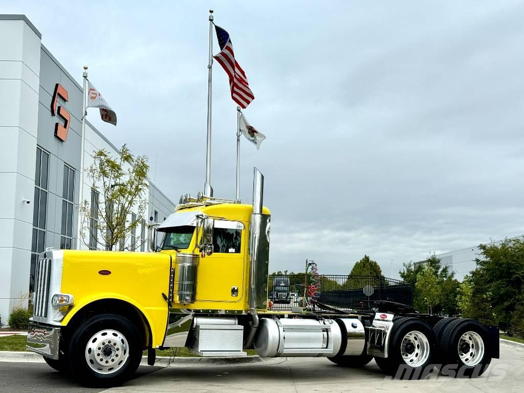 Peterbilt 389 Trekkers
