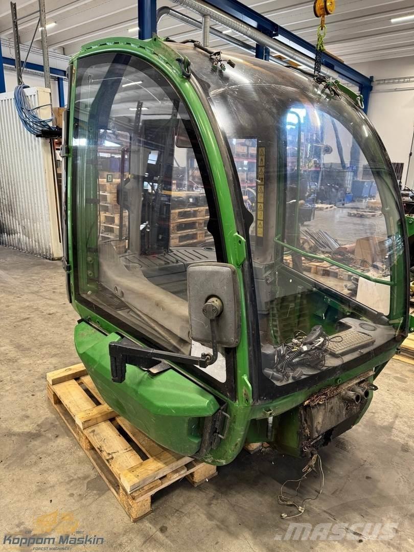 John Deere 1210E Cabine en interieur