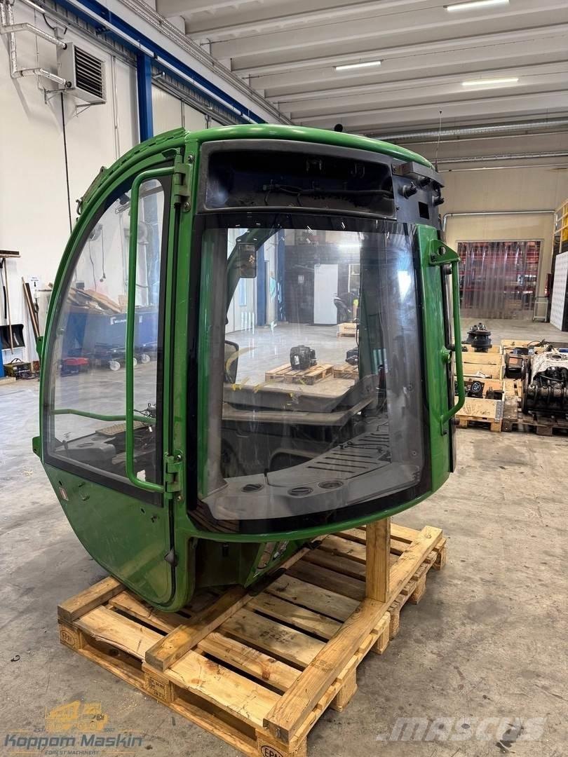 John Deere 1210E Cabine en interieur