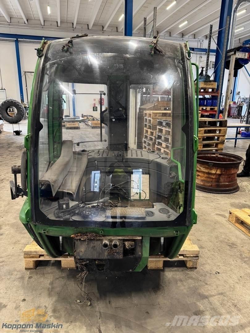 John Deere 1210E Cabine en interieur