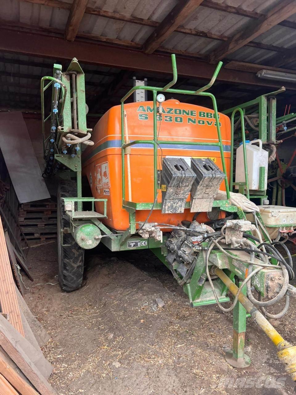 Amazone S330 Nova Getrokken spuitmachines