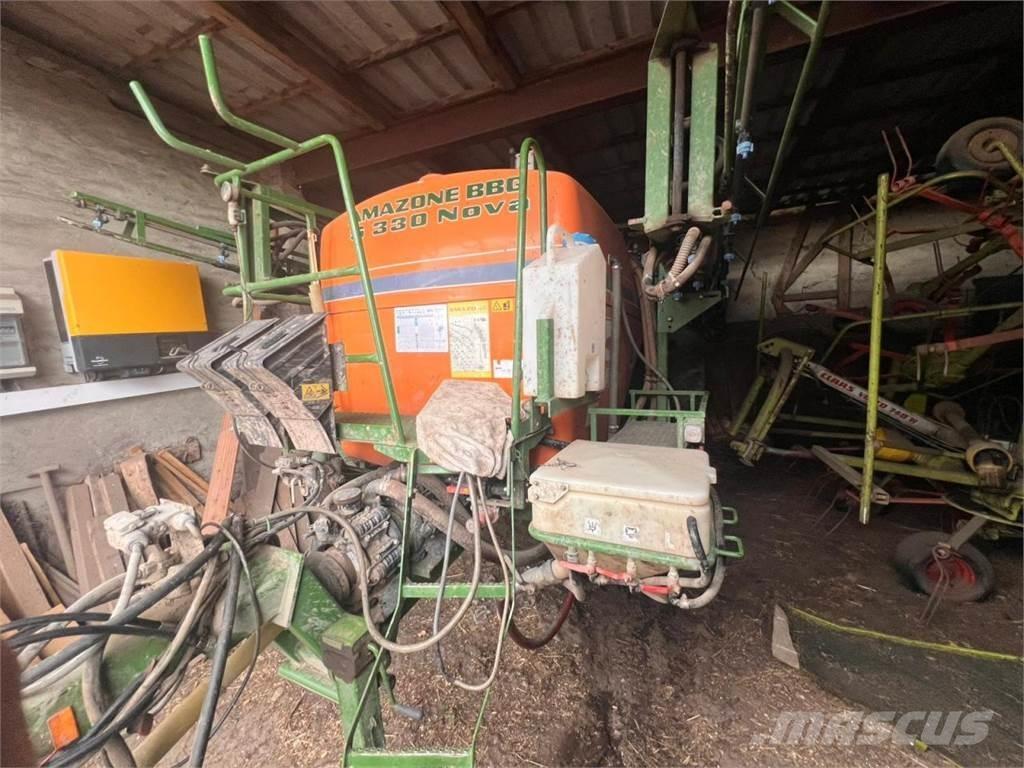 Amazone S330 Nova Getrokken spuitmachines