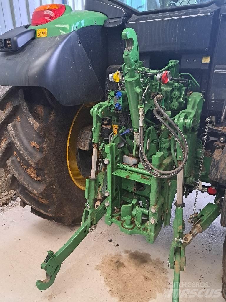 John Deere 6120 M Tractoren