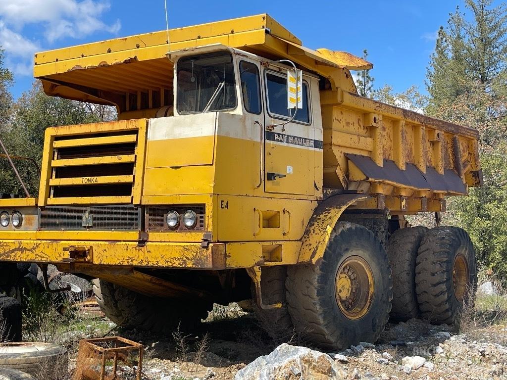 International 330 Knik dumptrucks