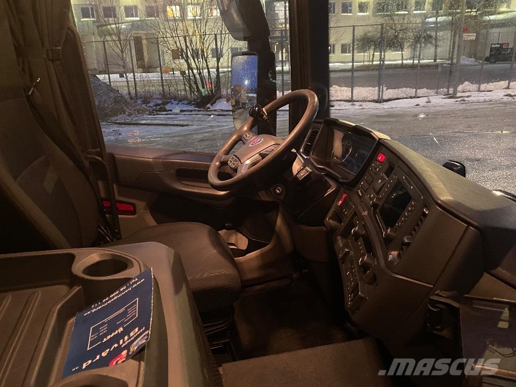 Scania LB Bakwagens met gesloten opbouw