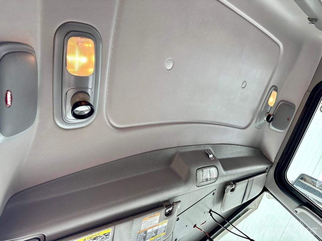 Peterbilt 389 Trekkers