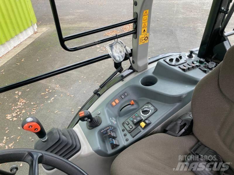 CLAAS NEXOS 240 M Tractoren