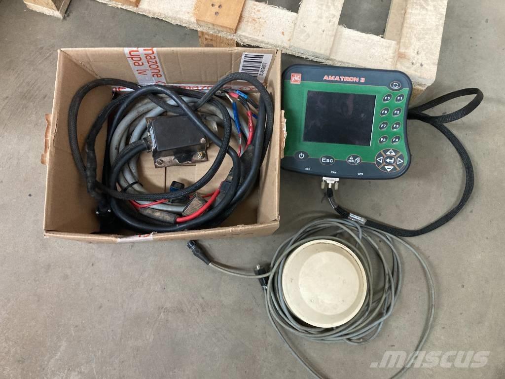 Amazone UX 5200 , 24 M Getrokken spuitmachines