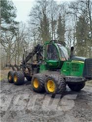 John Deere 1110 E Forwarders