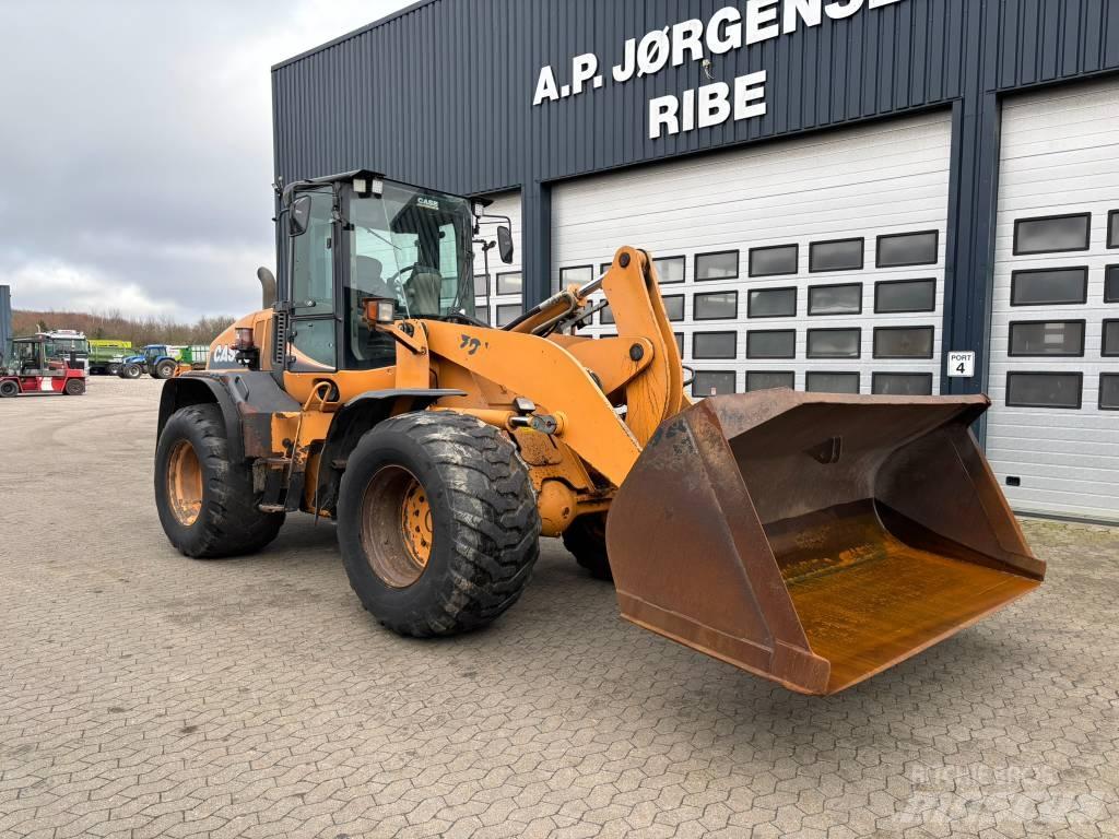 CASE 721 E Knik- en schrankladers