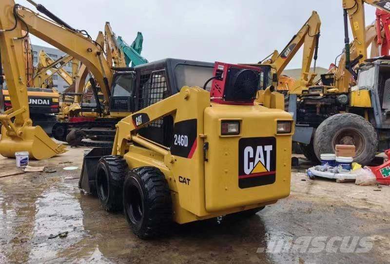 CAT 246D Schrankladers