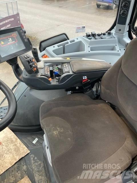 Valtra T214 Versu Tractoren