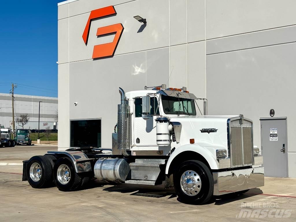 Kenworth W 900 Trekkers