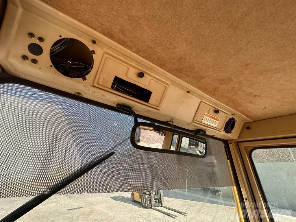 CAT 140 H Cabine en interieur