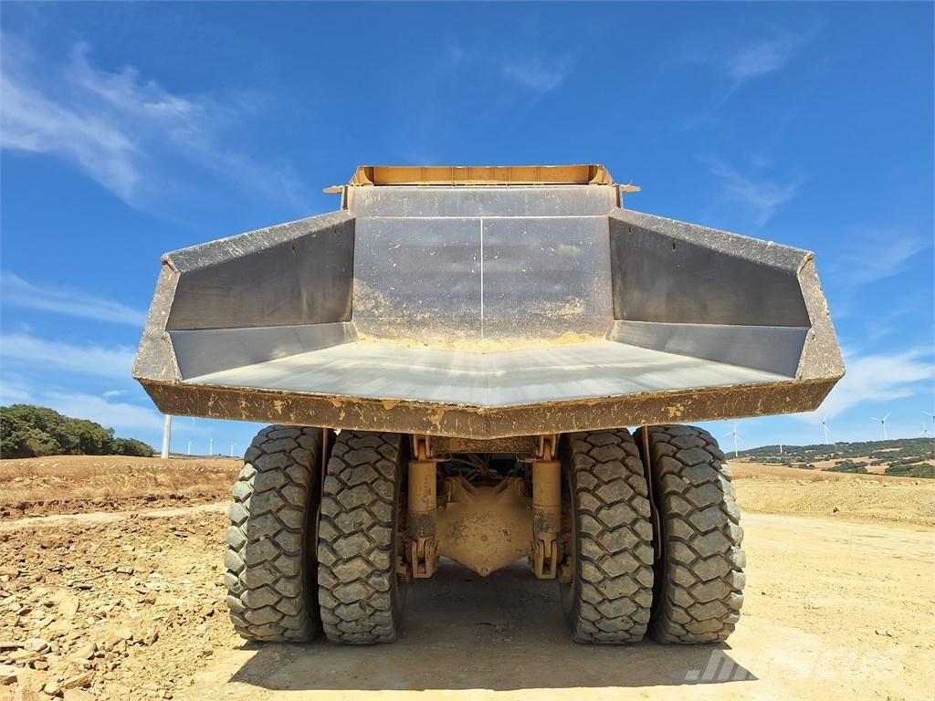 Komatsu HD 605-7E0 Starre dumptrucks