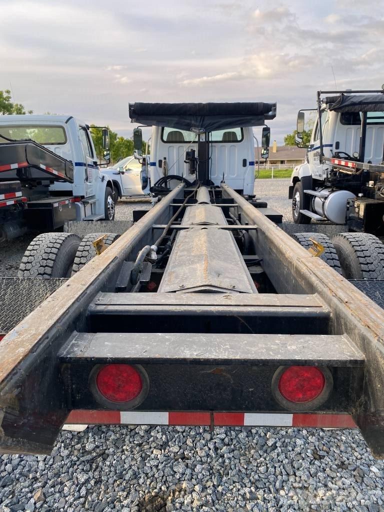 Freightliner CB Containertrucks met kabelsysteem