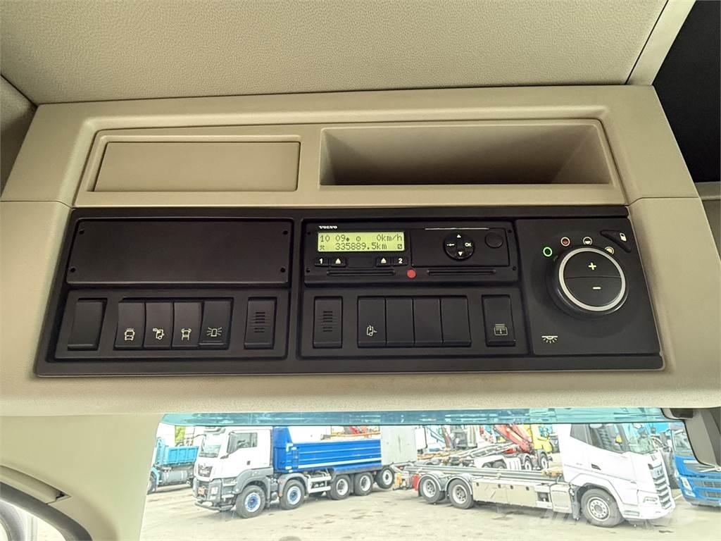 Volvo FH 540 8X4 Vrachtwagen met containersysteem