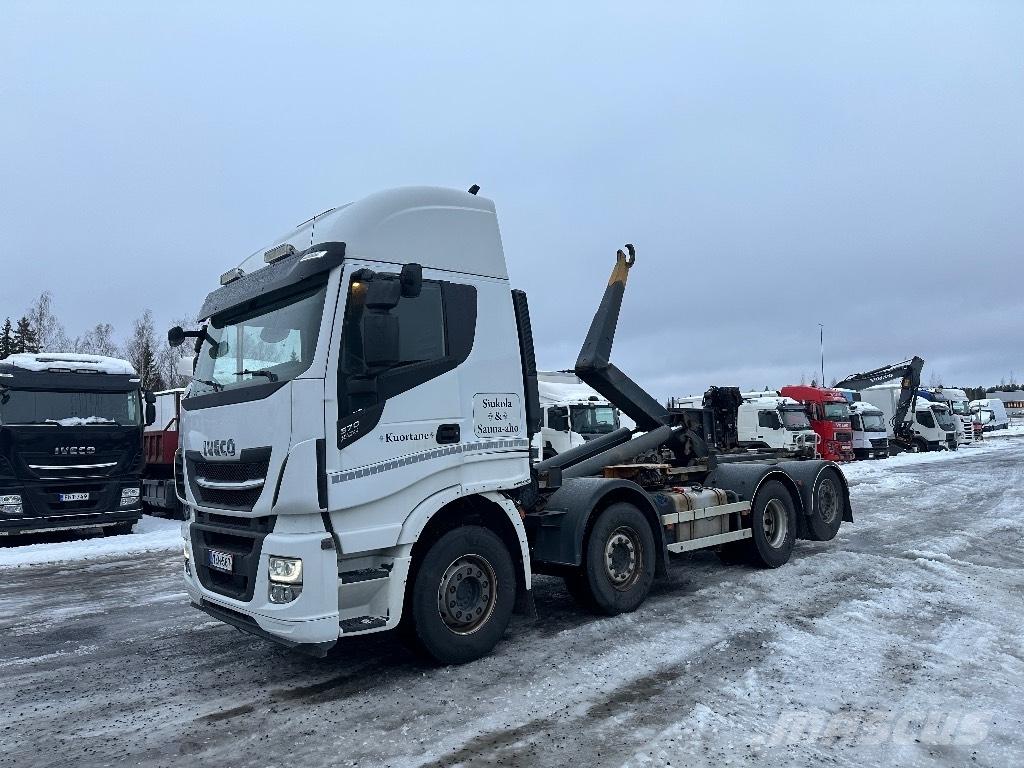 Iveco X-Way 560 8x2 Vrachtwagen met containersysteem