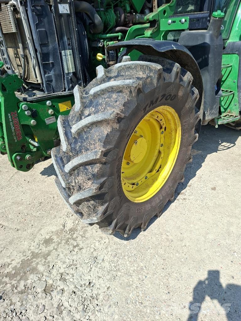 John Deere 6110M Tractoren