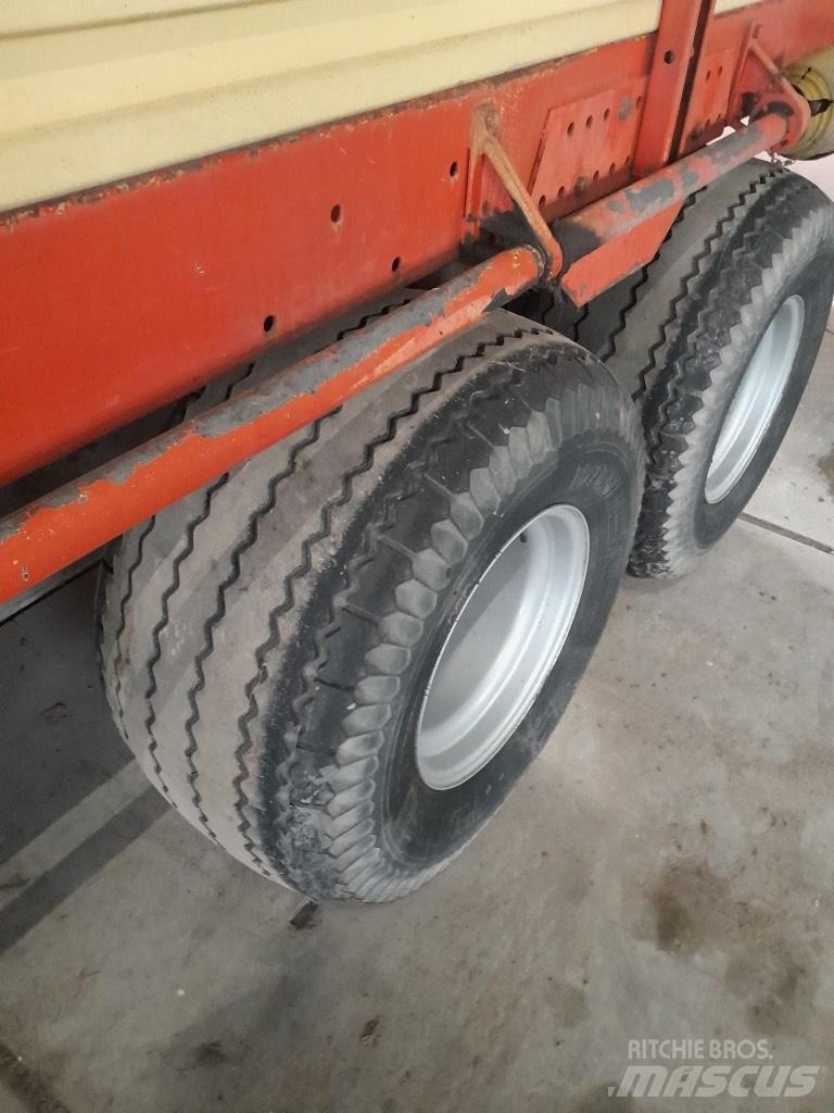 Krone Turbo 5000 Opraapwagens