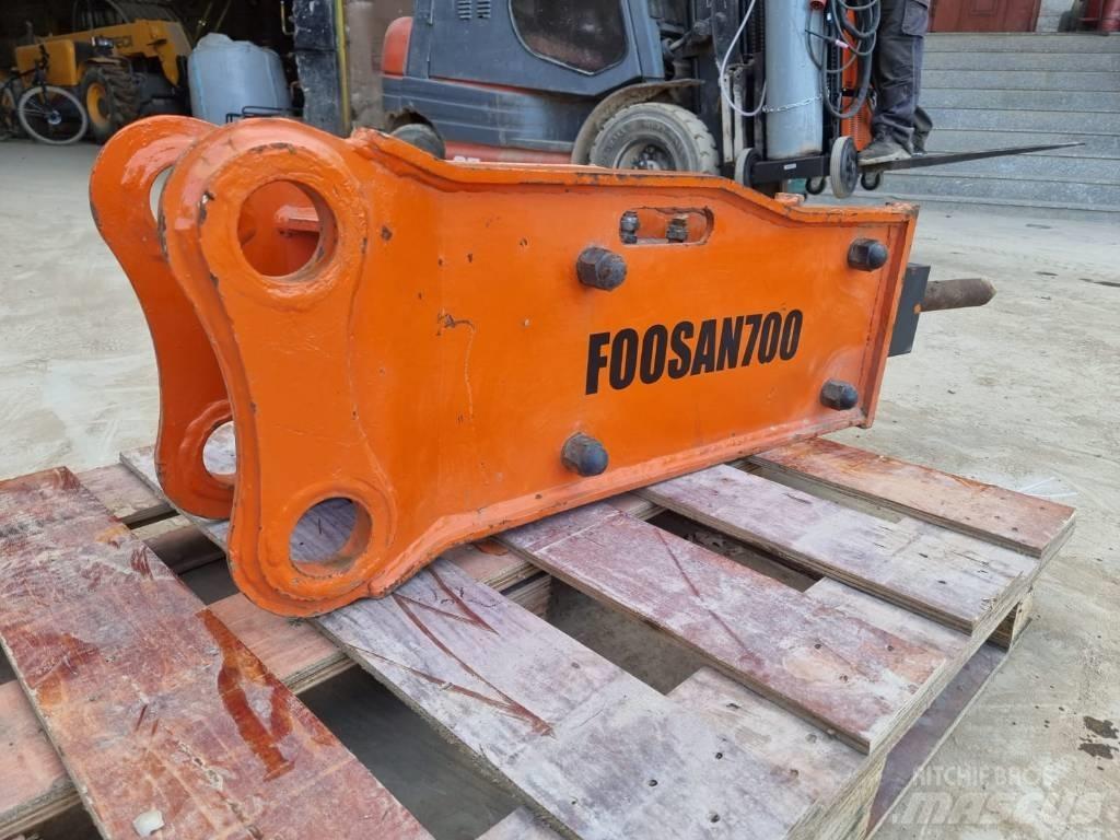  Foosan 700 Hamers en brekers