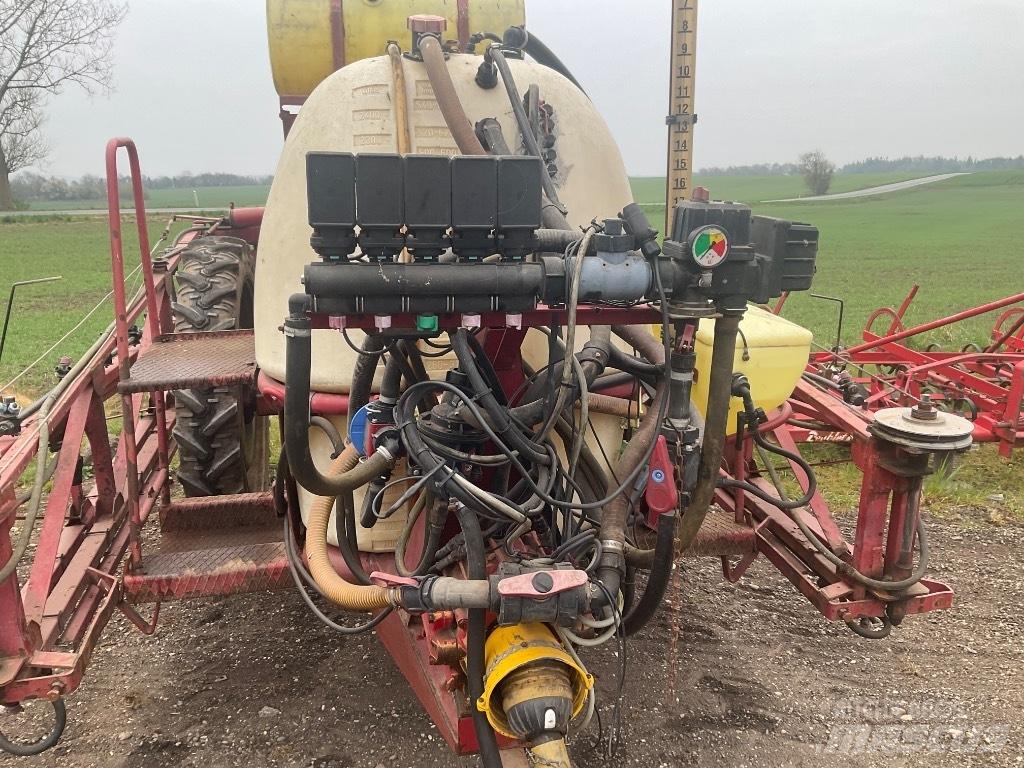 Hardi 2400 Getrokken spuitmachines