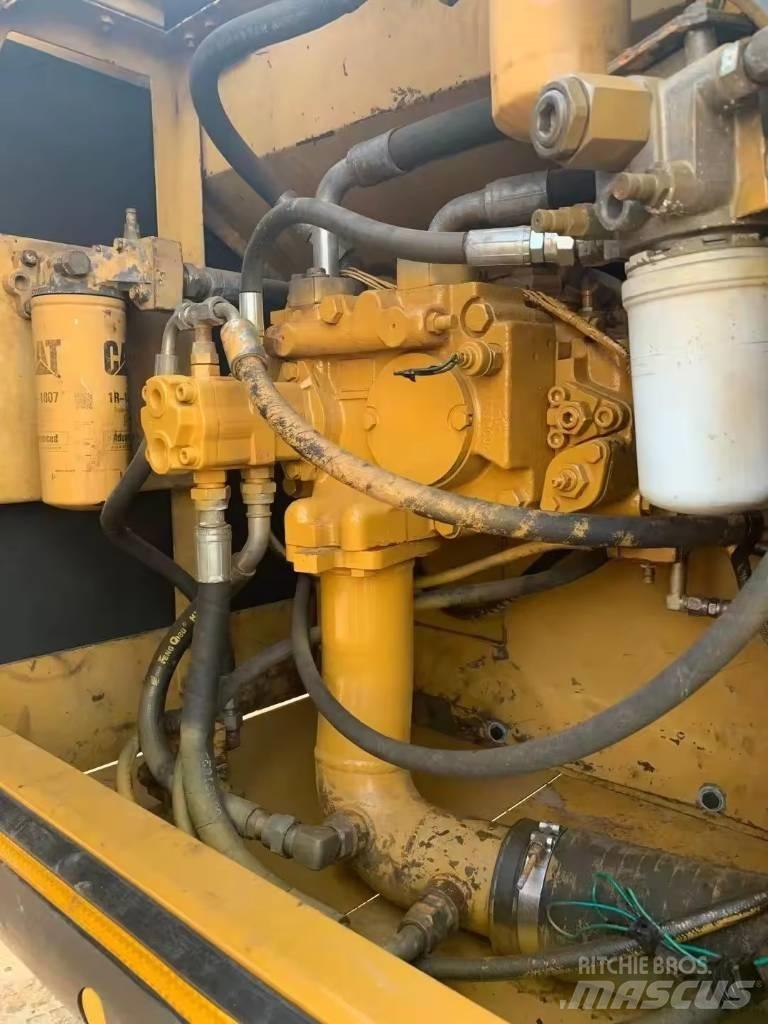 CAT 330 D Rupsgraafmachines