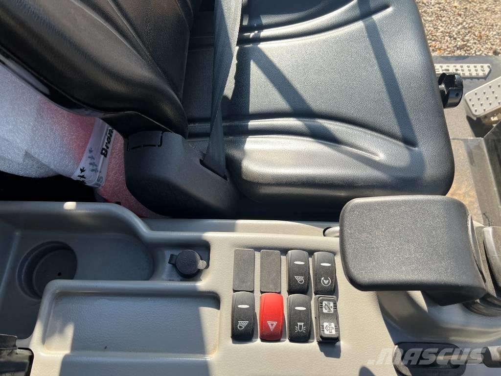 JCB 403 Plus Miniladers