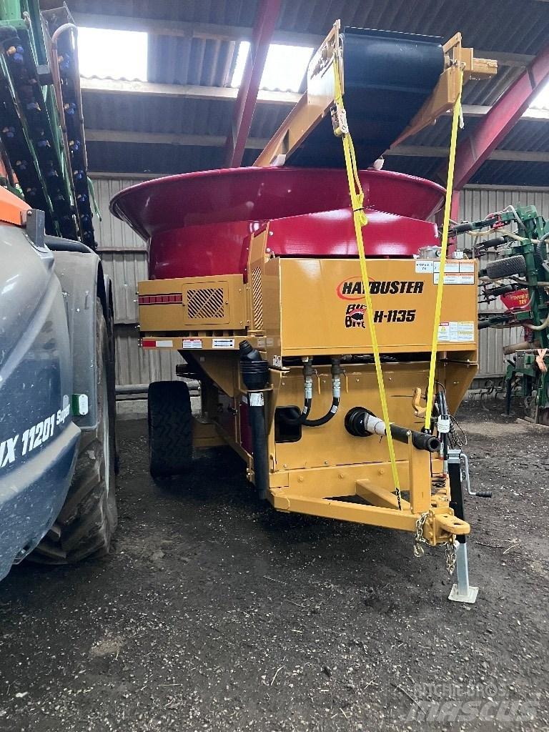 Haybuster H1135 Balenhakselaars, -snijders en -afwikkelaars