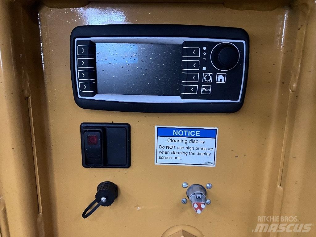 Haybuster H1135 Balenhakselaars, -snijders en -afwikkelaars