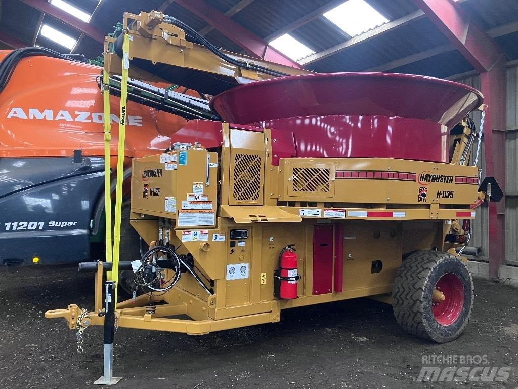 Haybuster H1135 Balenhakselaars, -snijders en -afwikkelaars