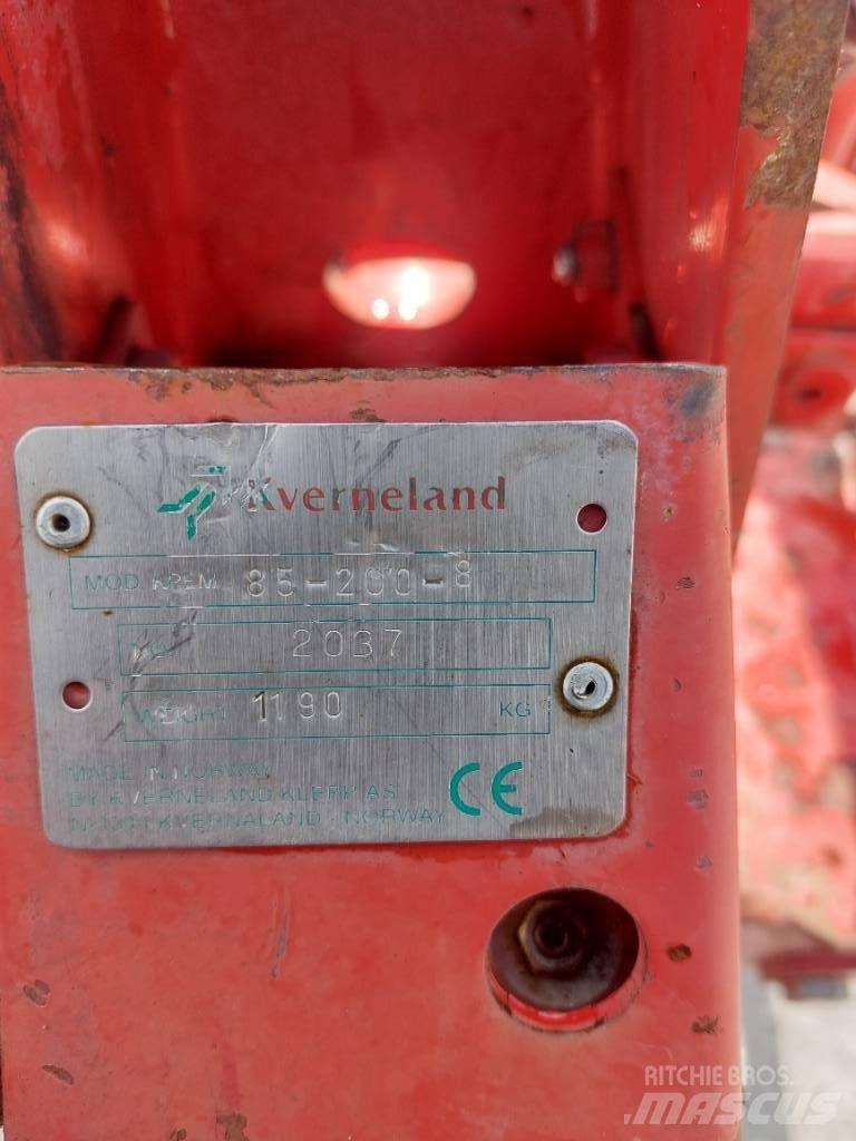 Kverneland EM 85 4 Wentelploegen