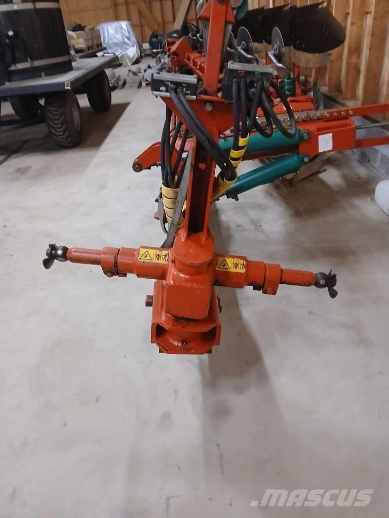 Kverneland PB100-8 Wentelploegen