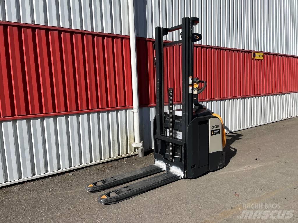 Crown ETi40001,2 Stapelaar meeloop