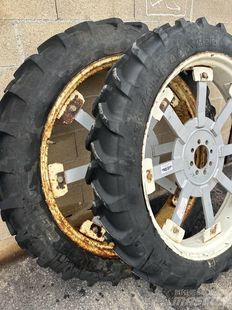 Michelin 230/95R48 Banden, wielen en velgen