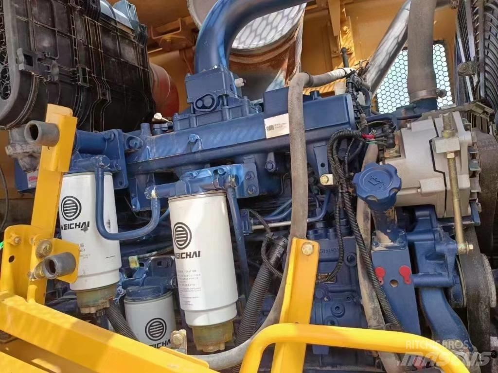 CAT 660D Wielladers