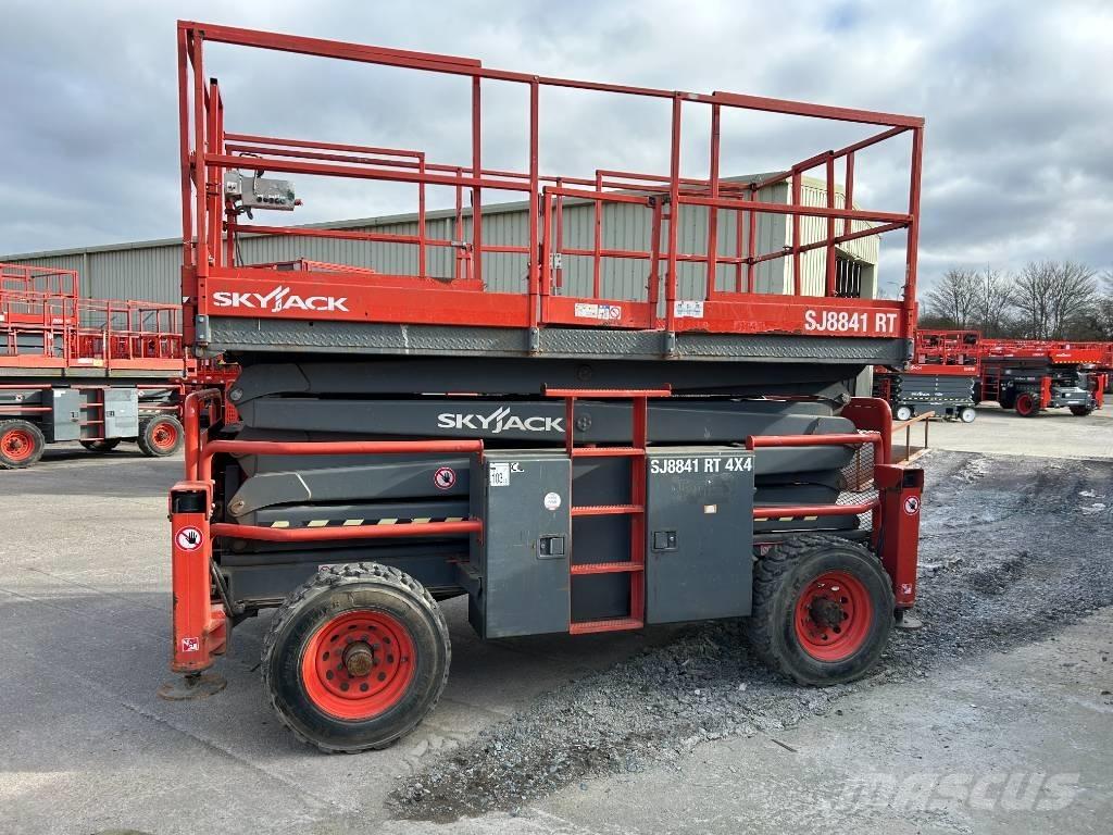 SkyJack SJ 8841 RT Schaarhoogwerkers