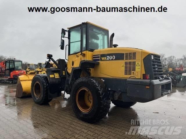 Komatsu WA 200 Wielladers